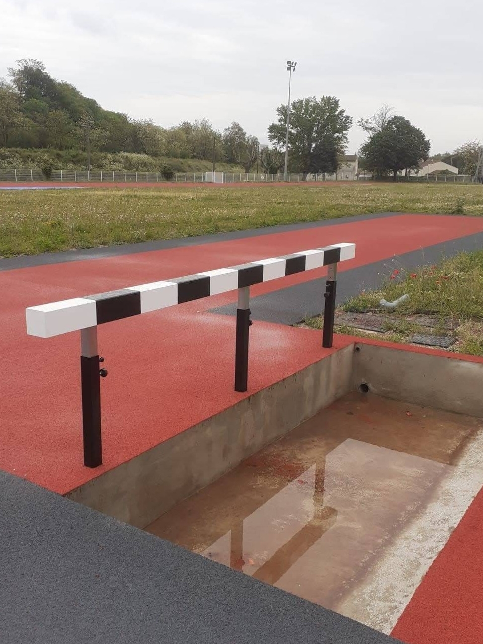 Fournisseur d'équipements sportifs pour piste athlétisme à Grenoble 38 Isère