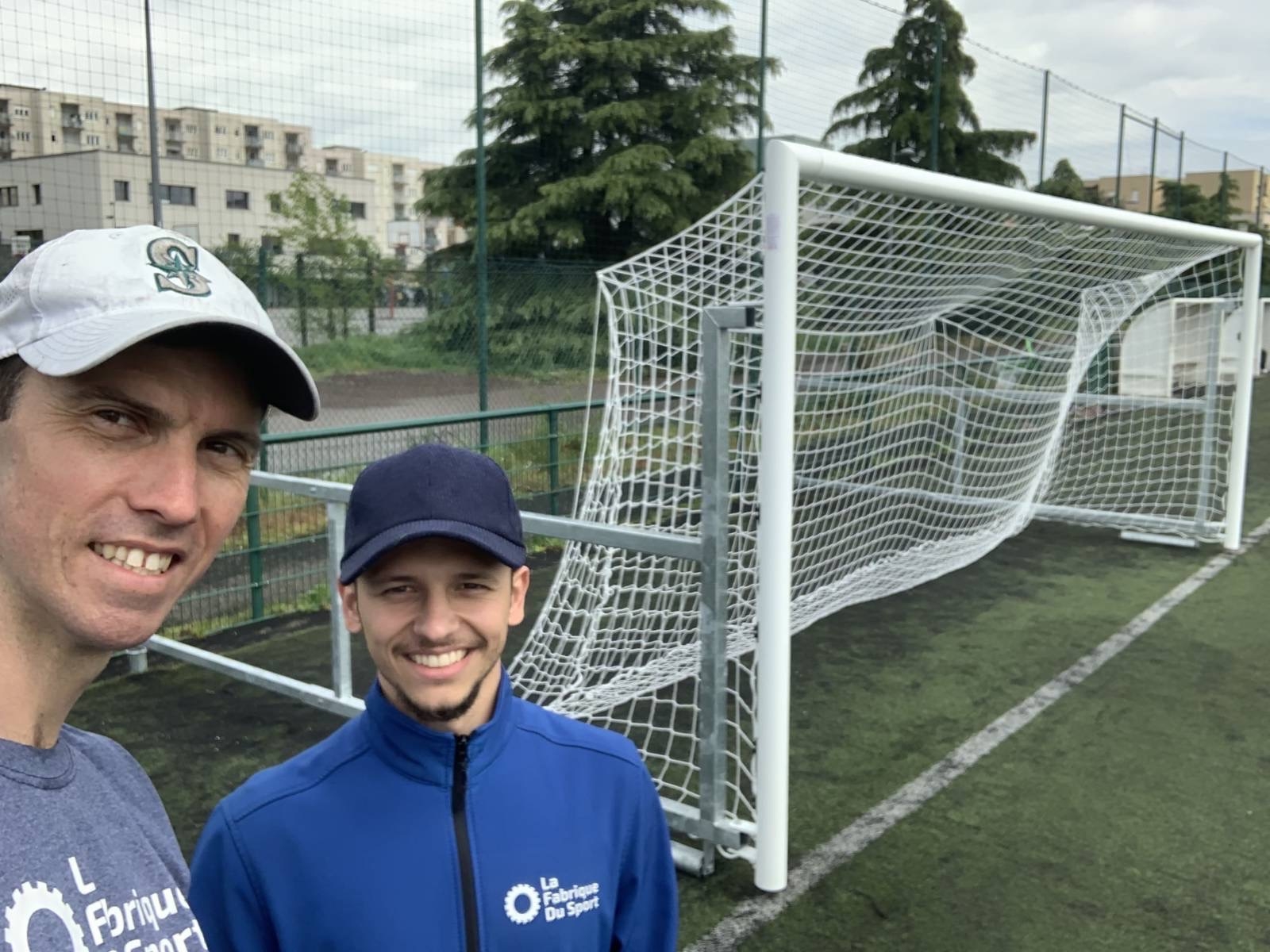Fourniture d'abris de touche et équipements pour terrains de foot Lyon 69 Rhône