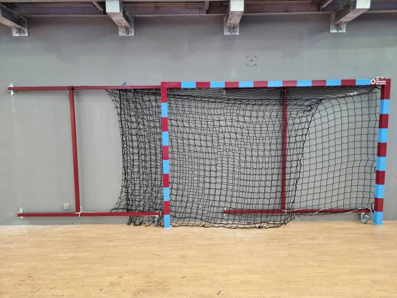 But de hand rabattable en position repliée pour optimisation de l'espace