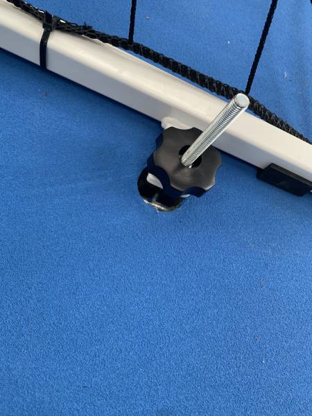 Ancrage au sol pour but de hand avec molette et crojet J 