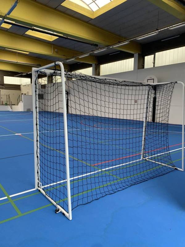 But de handball vue de dos avec filet de hand noir 