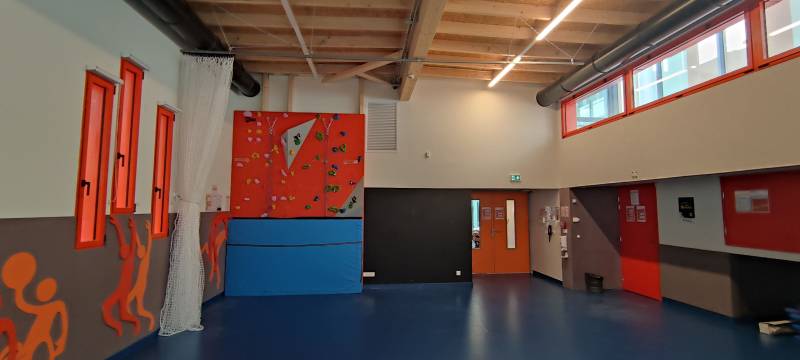 filet de séparation replié sur le coté gauche permettant l'ouverture sur l'espace