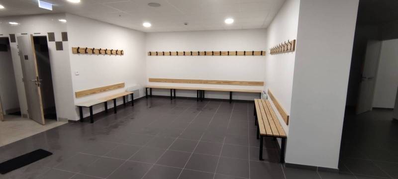 Banc de vestiaire créé sur-mesure pour vos gymnases sportifs 