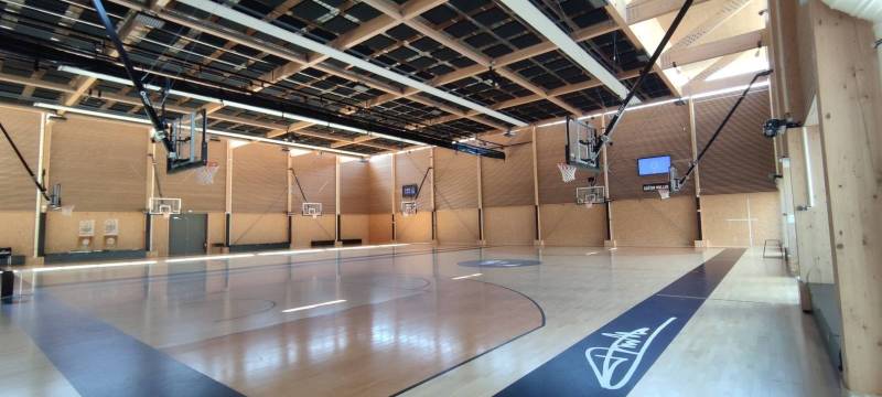 Basket relevable en charpente pour la Tony Parker Adequat academy situé à Lyon
