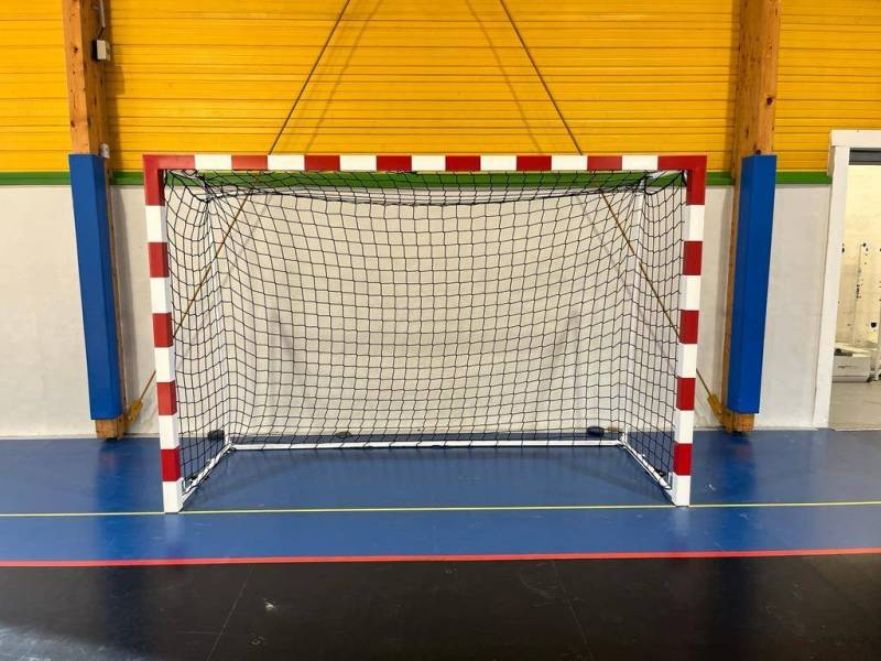 But de hand mobile vue de face avec ancrages en position de jeu