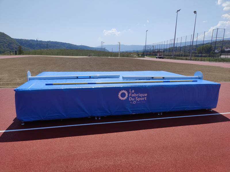 Poteaux de perche avec sa barre de saut en hauteur 