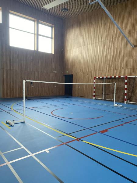 Poteaux auto-stable avec filet pour la pratique du badminton 