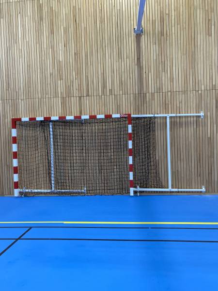 vue du but de hand lorsqu'il est replié contre le mur 