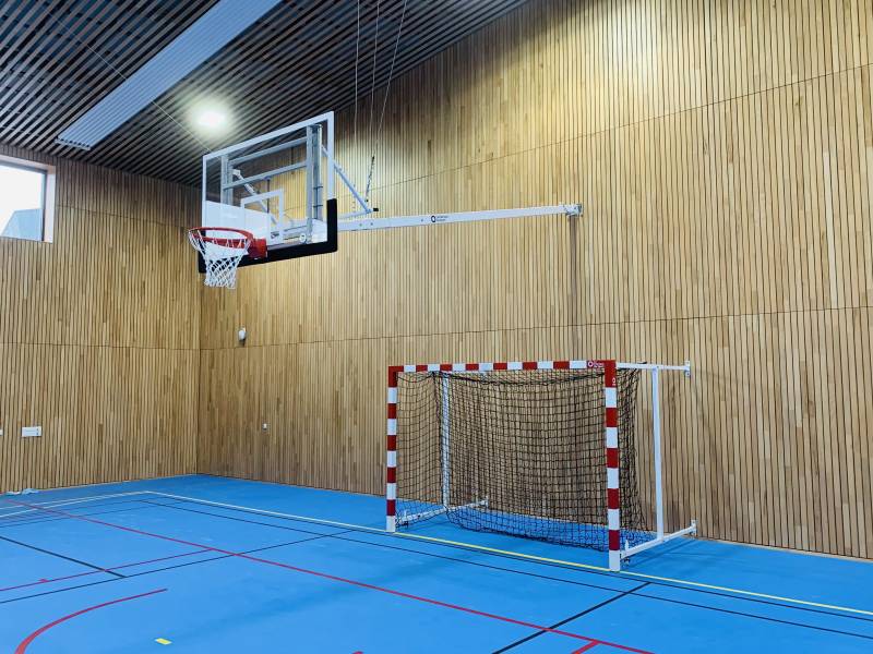 but de hand rabattable en damier rouge et filet noir 