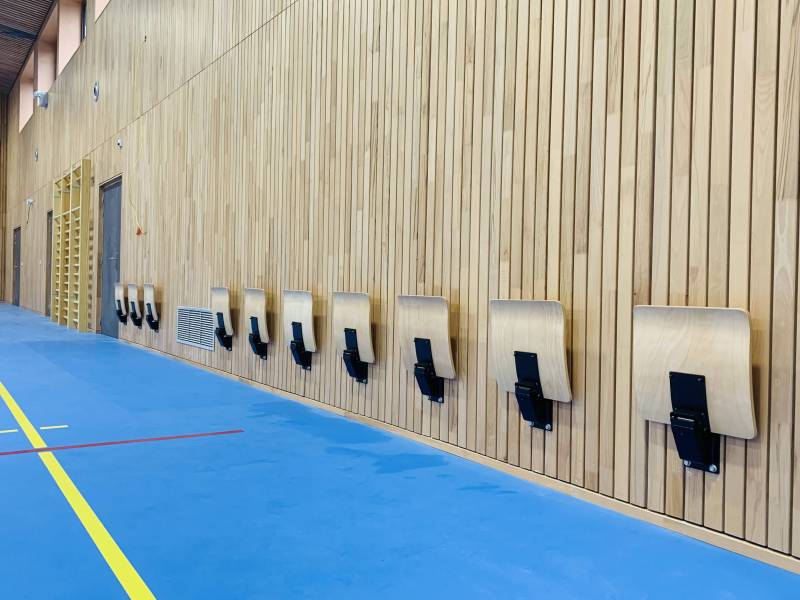 Place assise rabattable pour optimisation de l'espace 