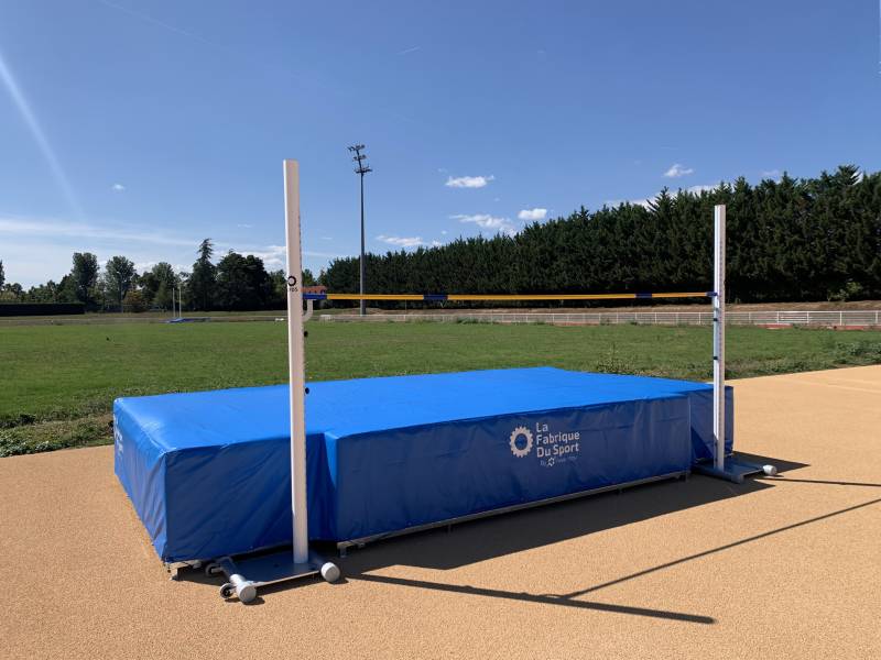 Poteaux de saut en hauteur avec embase métalique carré et sa bâche