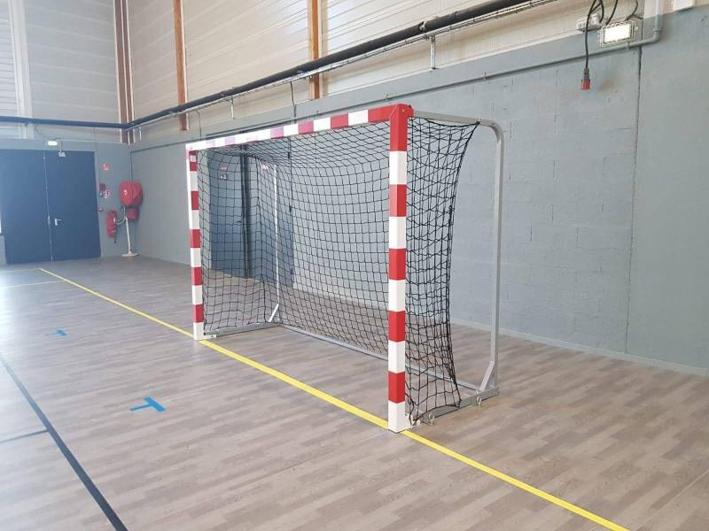 But de hand mobile avec 4 points d'ancrages au sol pour utilisation en toute sécurité 