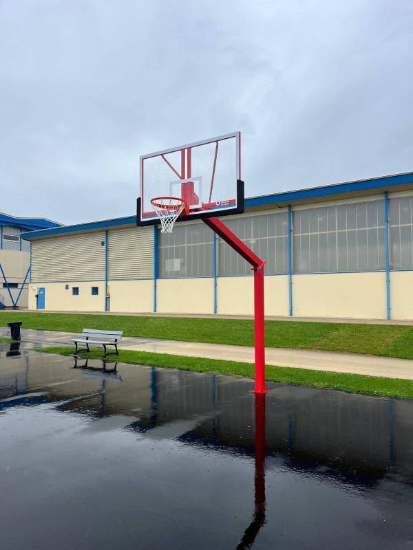 Panier 3x3 personnalisé aveec armature rouge et protection noir