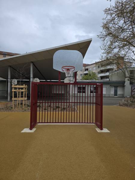 Vue de face d'un But Multisport 